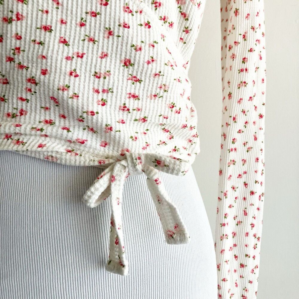 Brandy Melville OS Floral Print Wrap Top Waffle Texture Thermal White Red - Picture 4 of 6